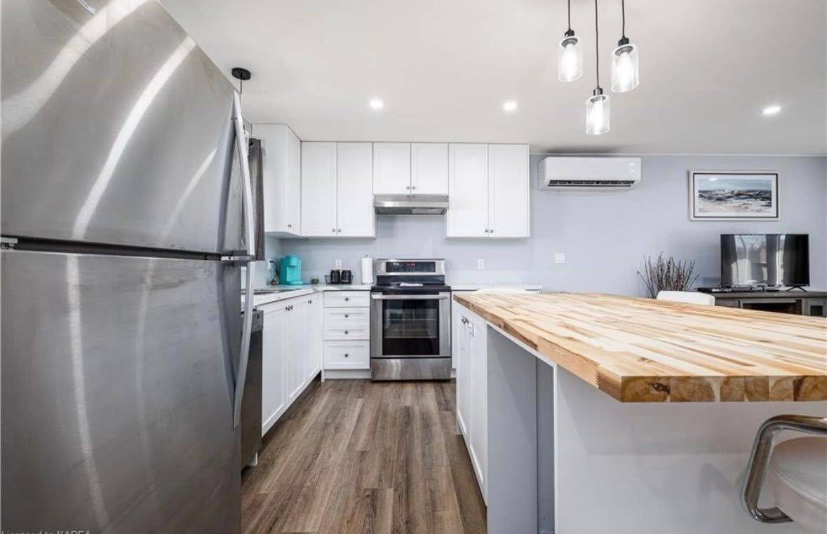 Kingston, ON K7K 2X3,172 Morenz CRES