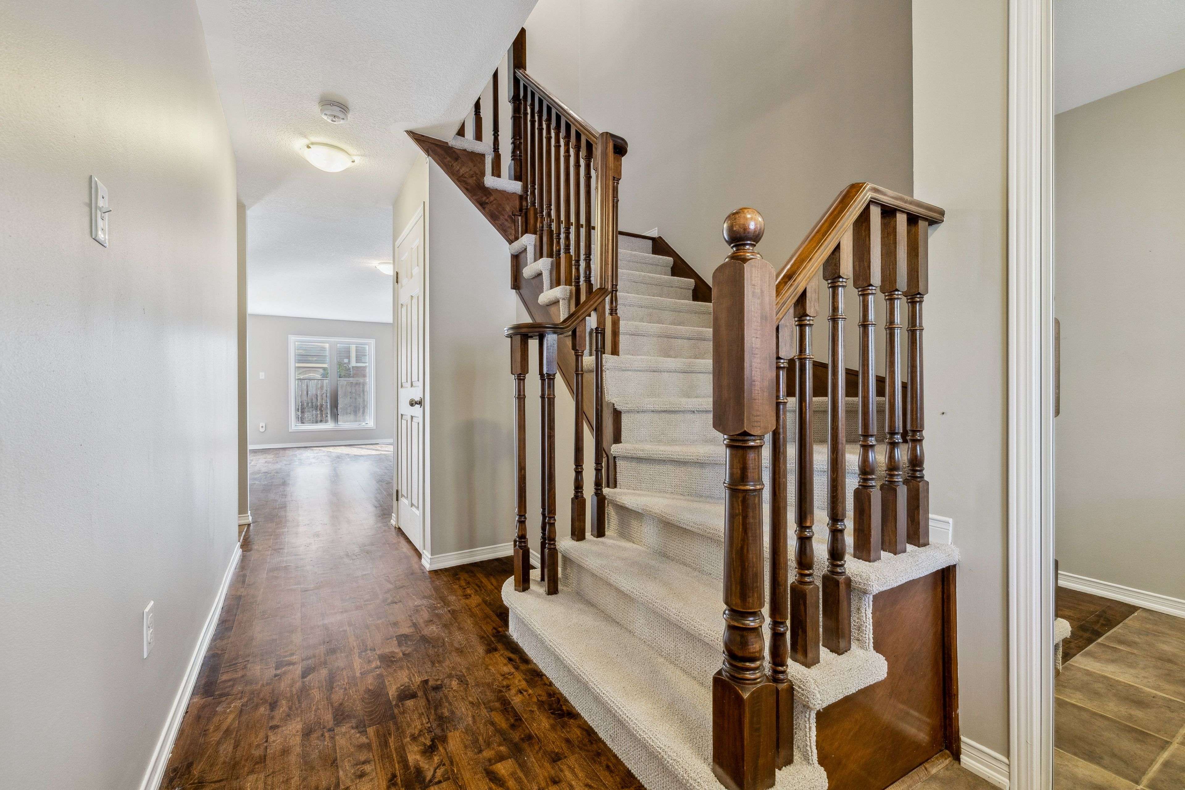 Hamilton, ON L0R 1C0,8 Bradley AVE #23