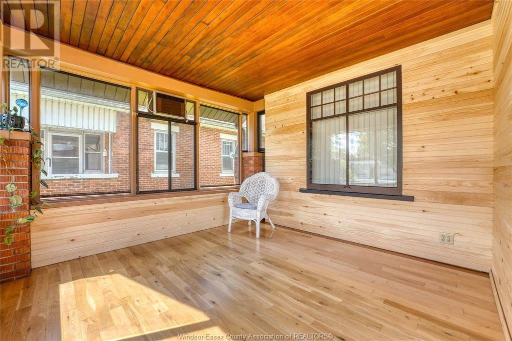 Leamington, ON N8H 3B5,117 Erie ST S