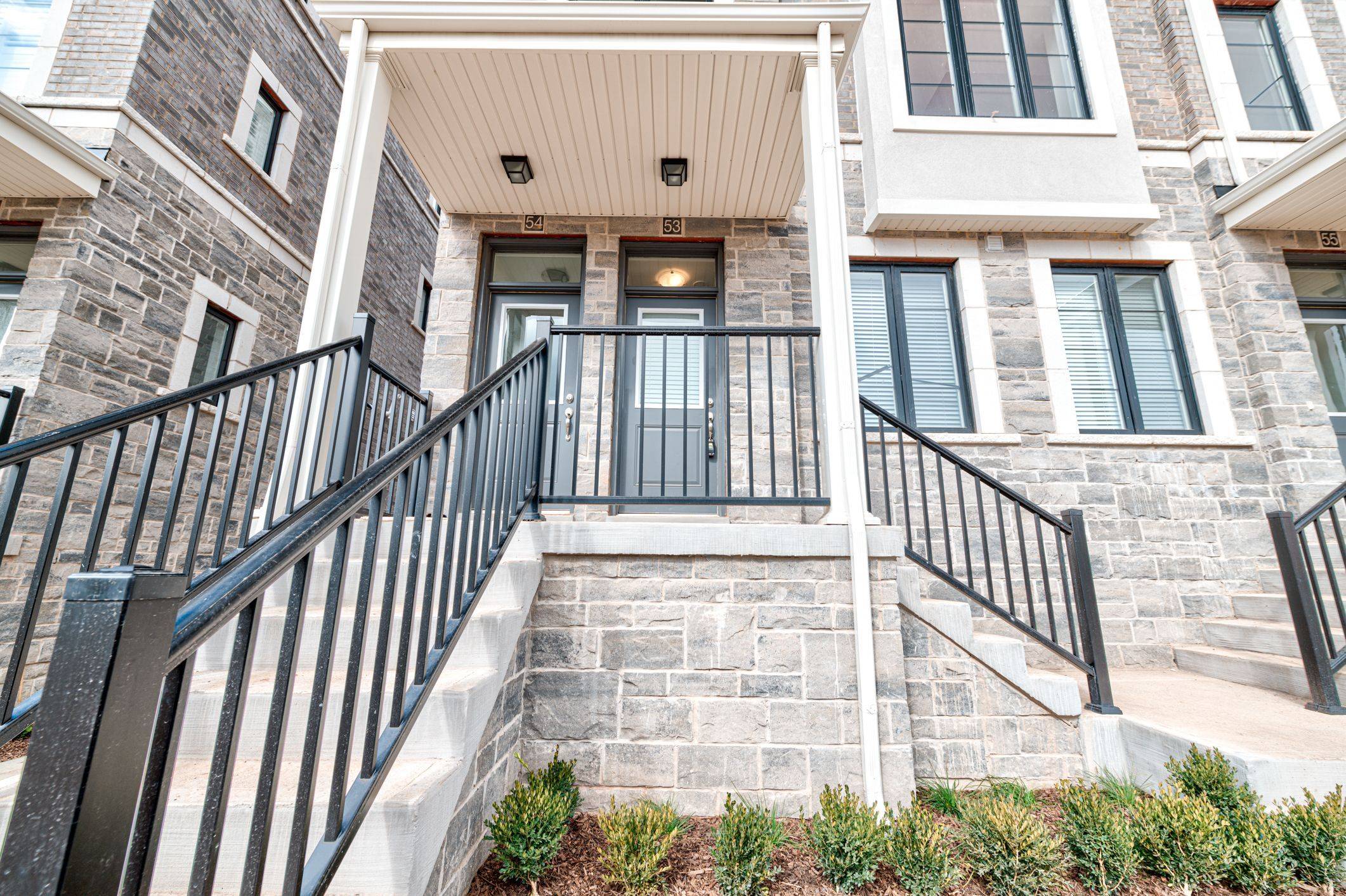 Hamilton, ON L8B 1X6,383 Dundas ST E #53