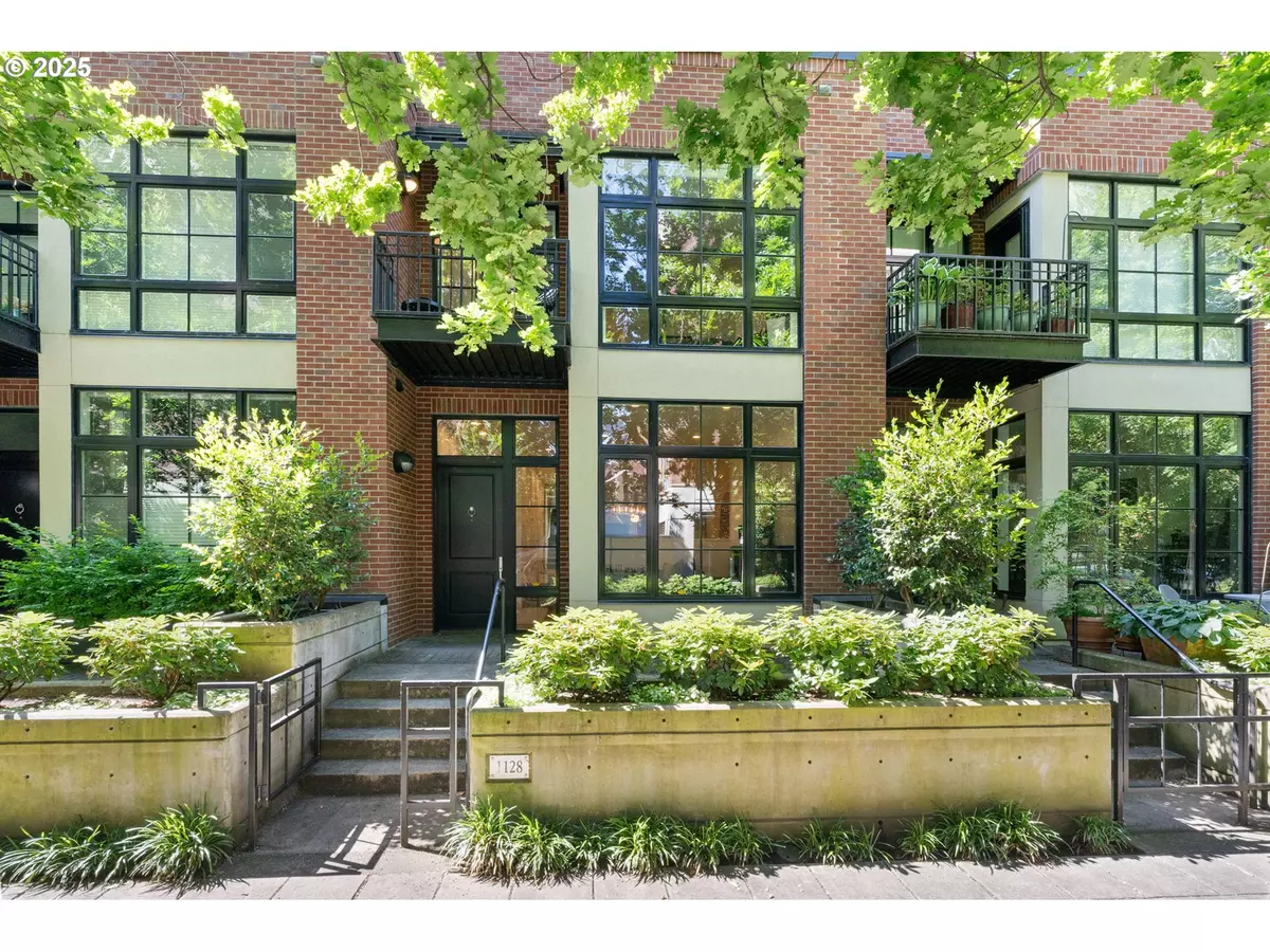 Portland, OR 97209,1128 NW JOHNSON ST #107