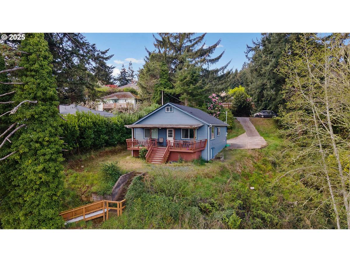 831 S 11th ST, Coos Bay, OR 97420