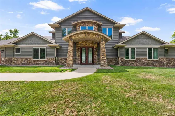 1795 Wenrose Dr NE, North Liberty, IA 52317