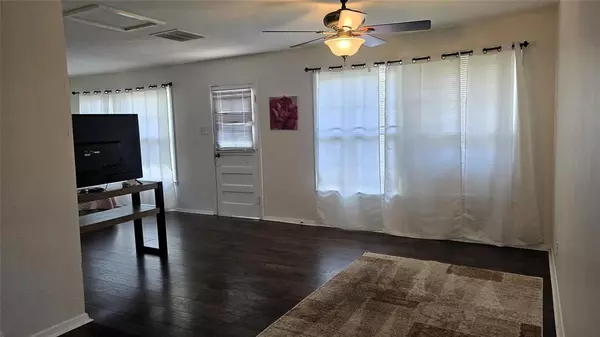 Arlington, TX 76013,1312 W Park Row Drive