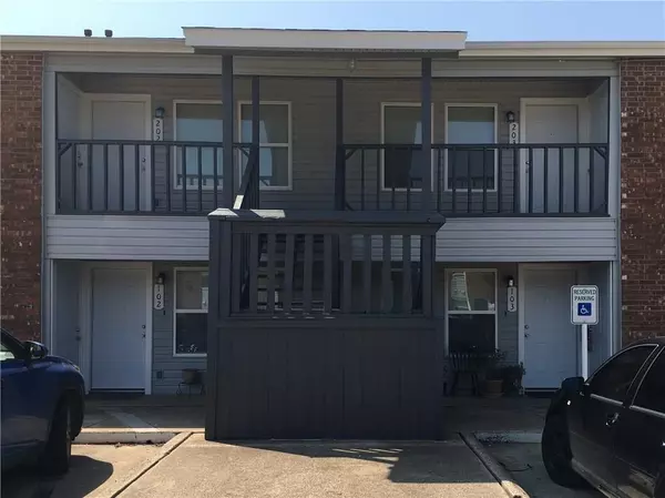 327 3rd Street #104, Grand Prairie, TX 75051