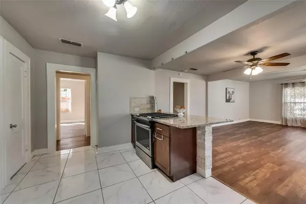 Fort Worth, TX 76110,2933 James Avenue