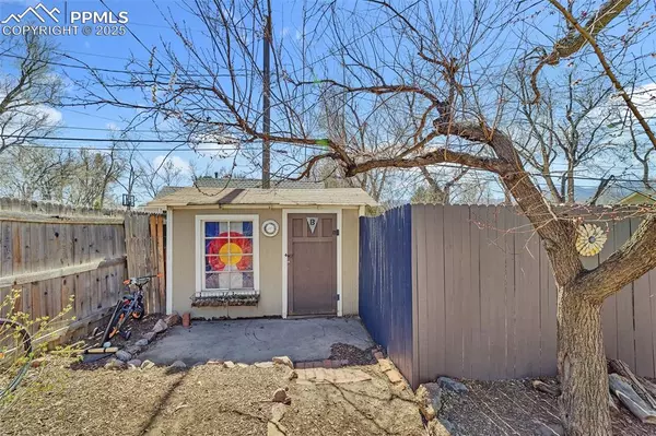 829 E Cache La Poudre ST Colorado Springs, CO 80903