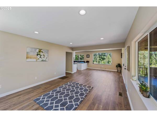 831 S 11th ST, Coos Bay, OR 97420
