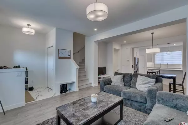 Chestermere, AB T1X 2R2,237 Dawson CIR