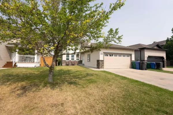 Lethbridge, AB T1K 2S3,223 Mt Sunburst PL W