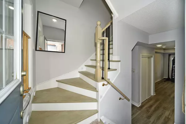 Richmond Hill, ON L4E 4L5,15 Old Colony RD #20