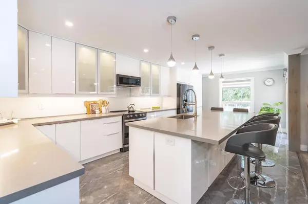 Wasaga Beach, ON L9Z 1H3,64 Royal Beech DR