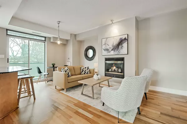 Toronto W06, ON M8V 4C1,80 Palace Pier CT #201