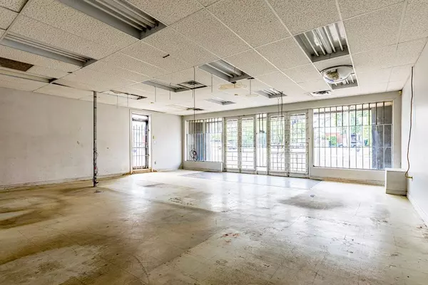 Hamilton, ON L8L 3C4,955 Barton ST E