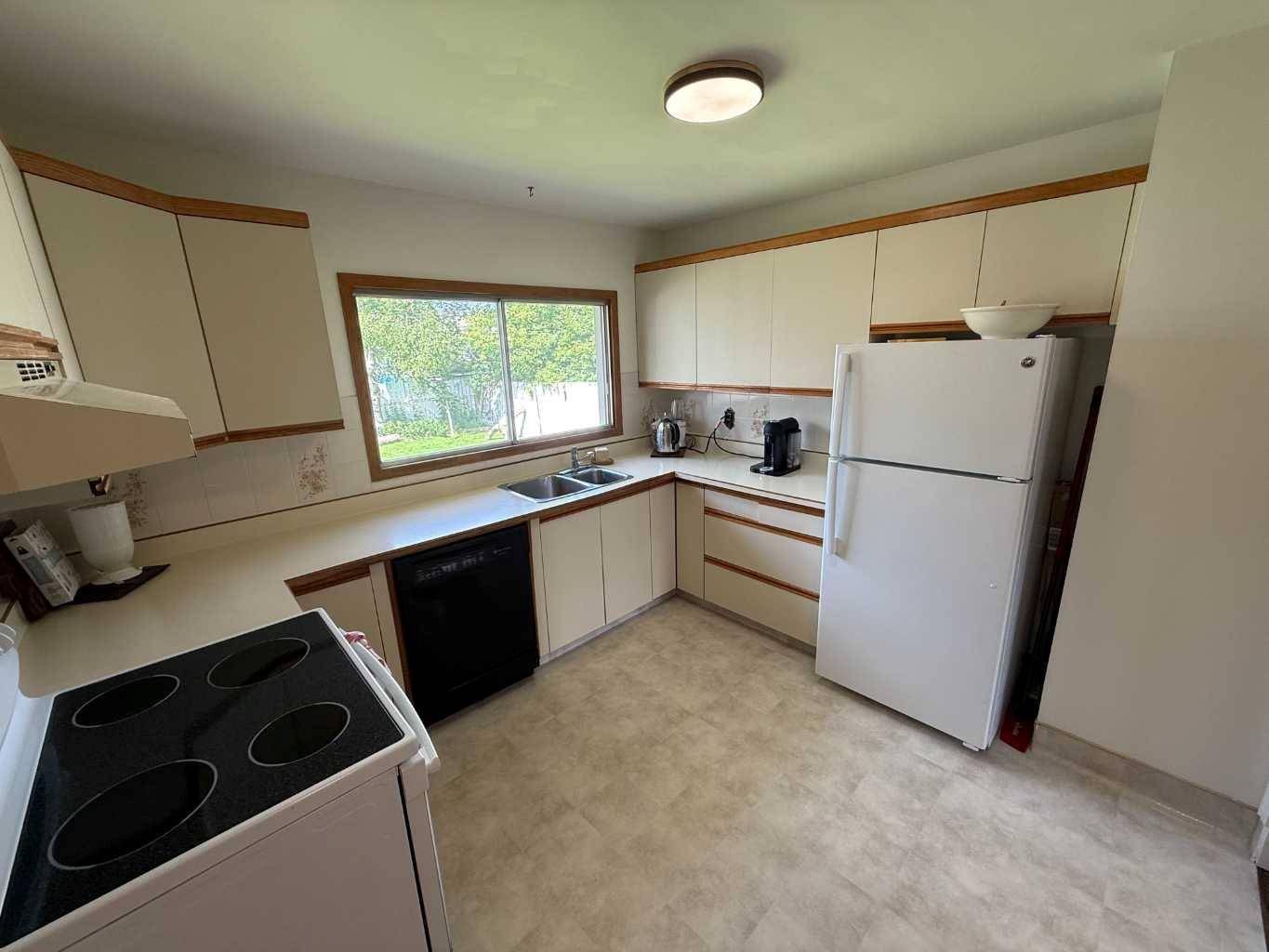 Hinton, AB T7V1E4,105 Lodgepole DR