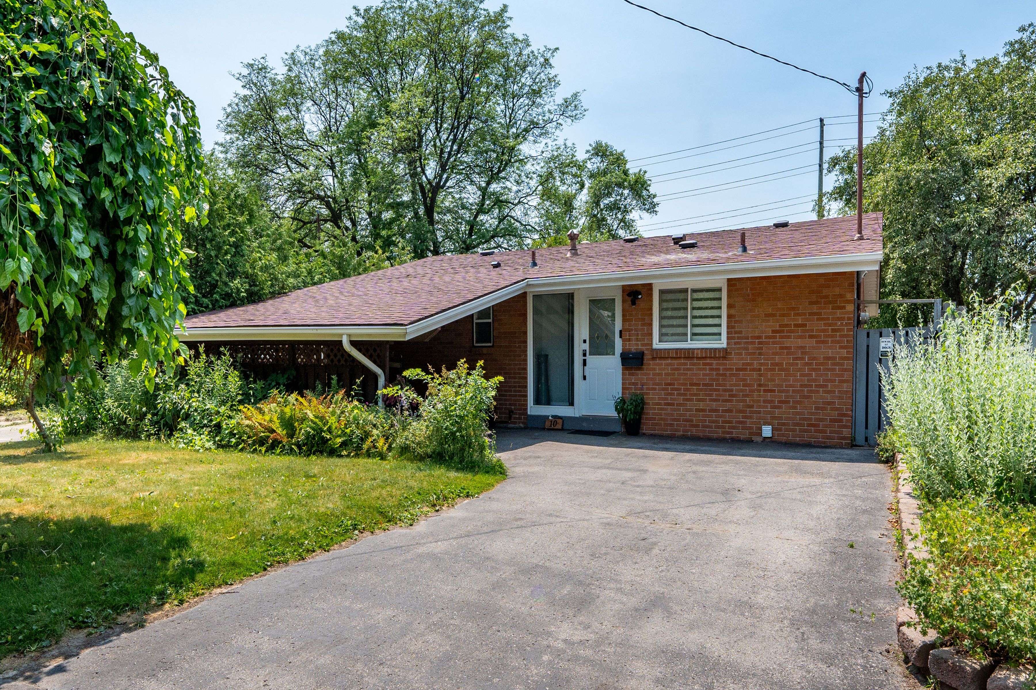 10 Brookridge DR W, Toronto E09, ON M1P 3M1