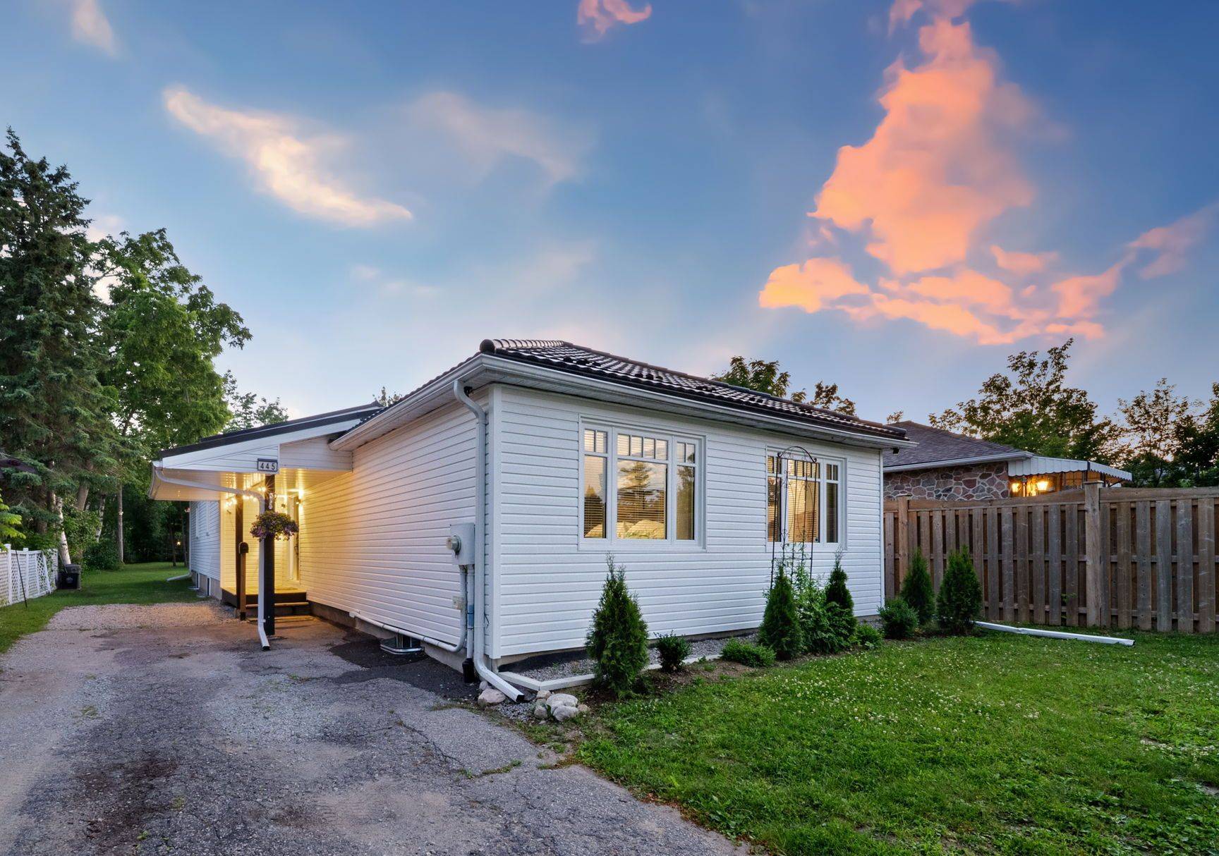 445 Peter ST N, Orillia, ON L3V 5A6