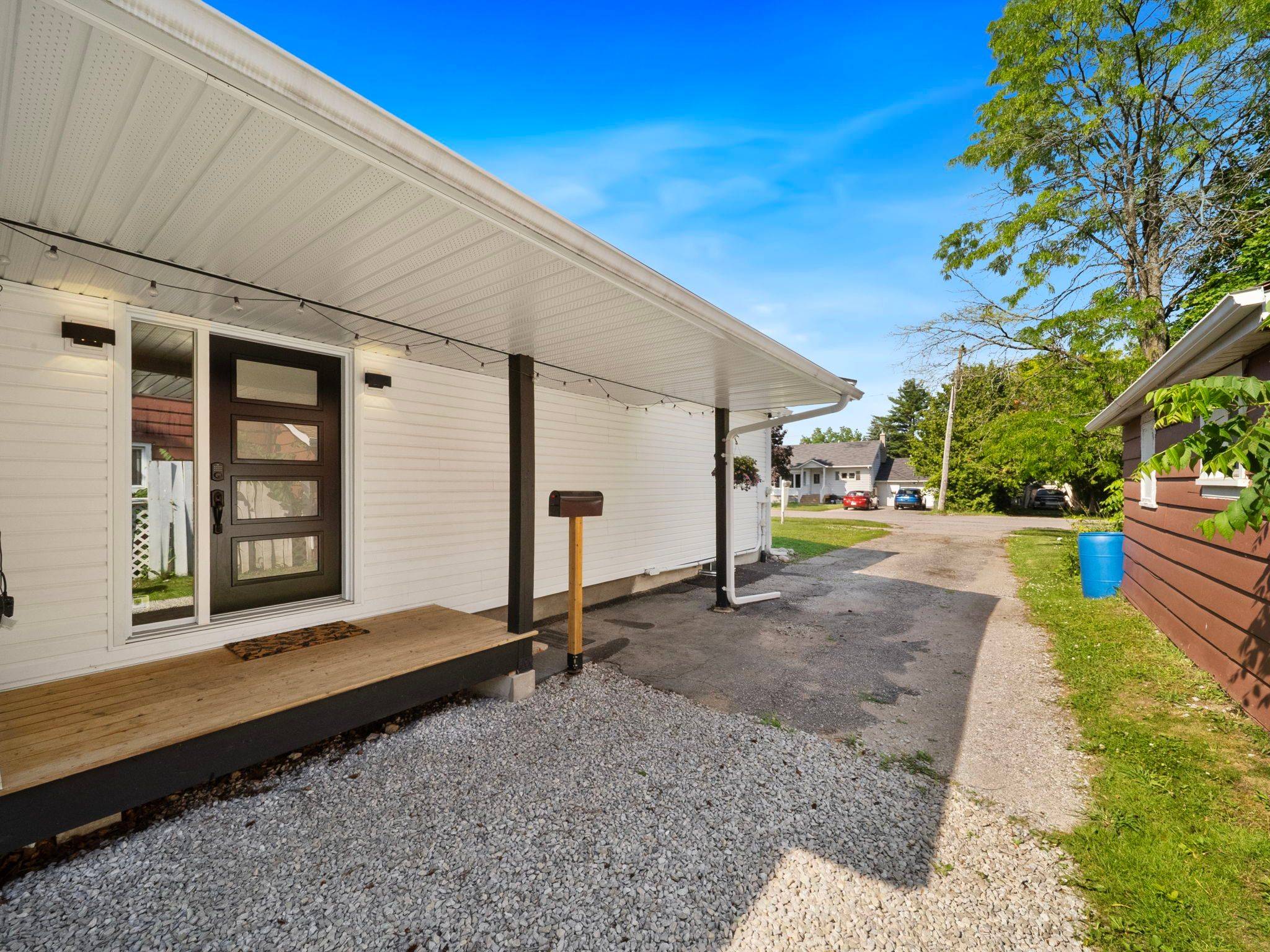 Orillia, ON L3V 5A6,445 Peter ST N