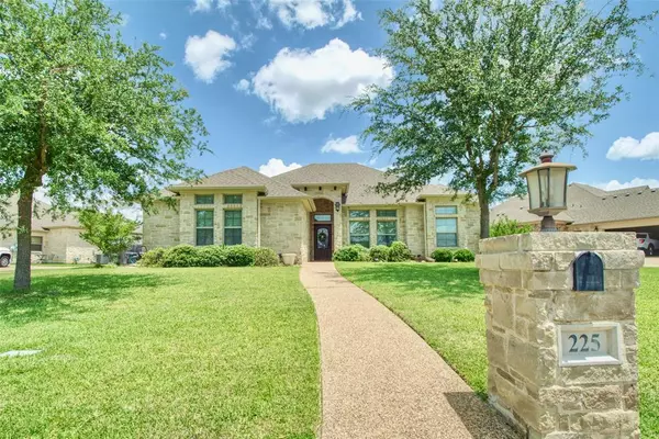 Mcgregor, TX 76657,225 Desert Sky Drive