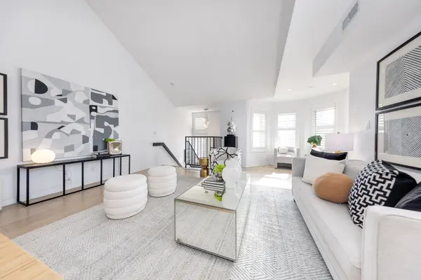 120 Aerodrome CRES #301, Toronto C11, ON M4G 4J2