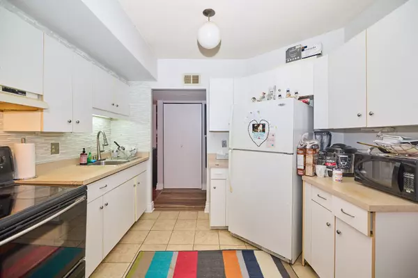 Niagara Falls, ON L2E 1W3,4872 Valley WAY #302