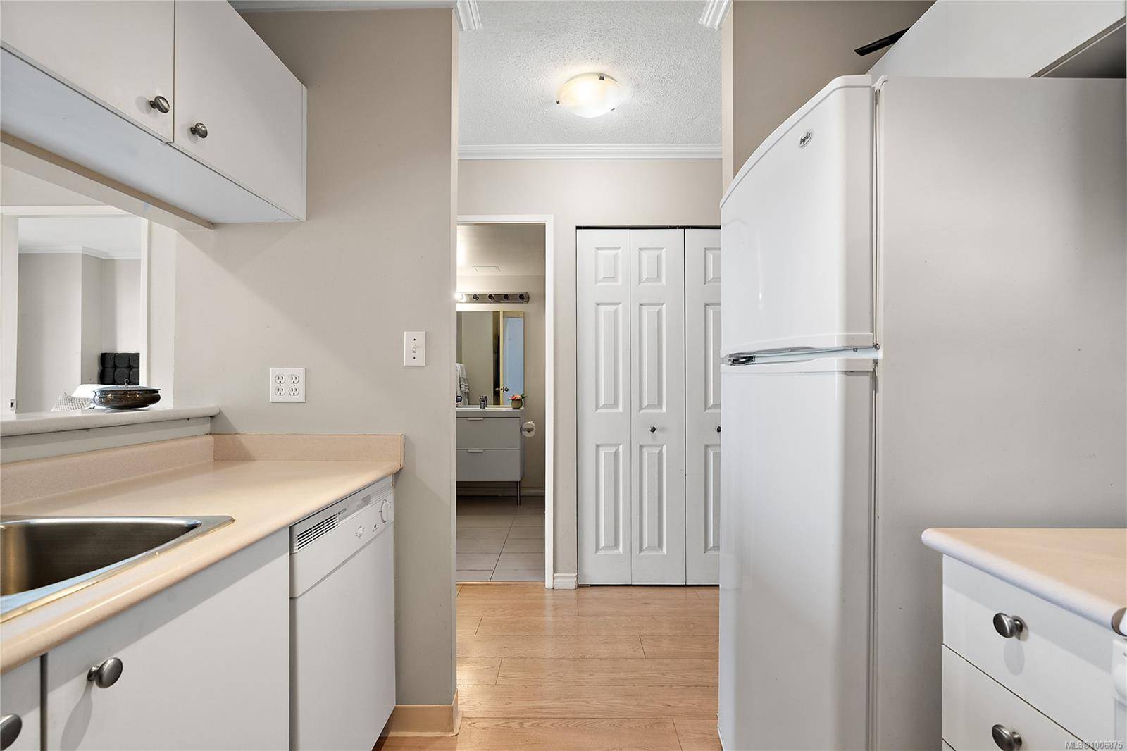 Victoria, BC V8W 3W8,835 View St #609