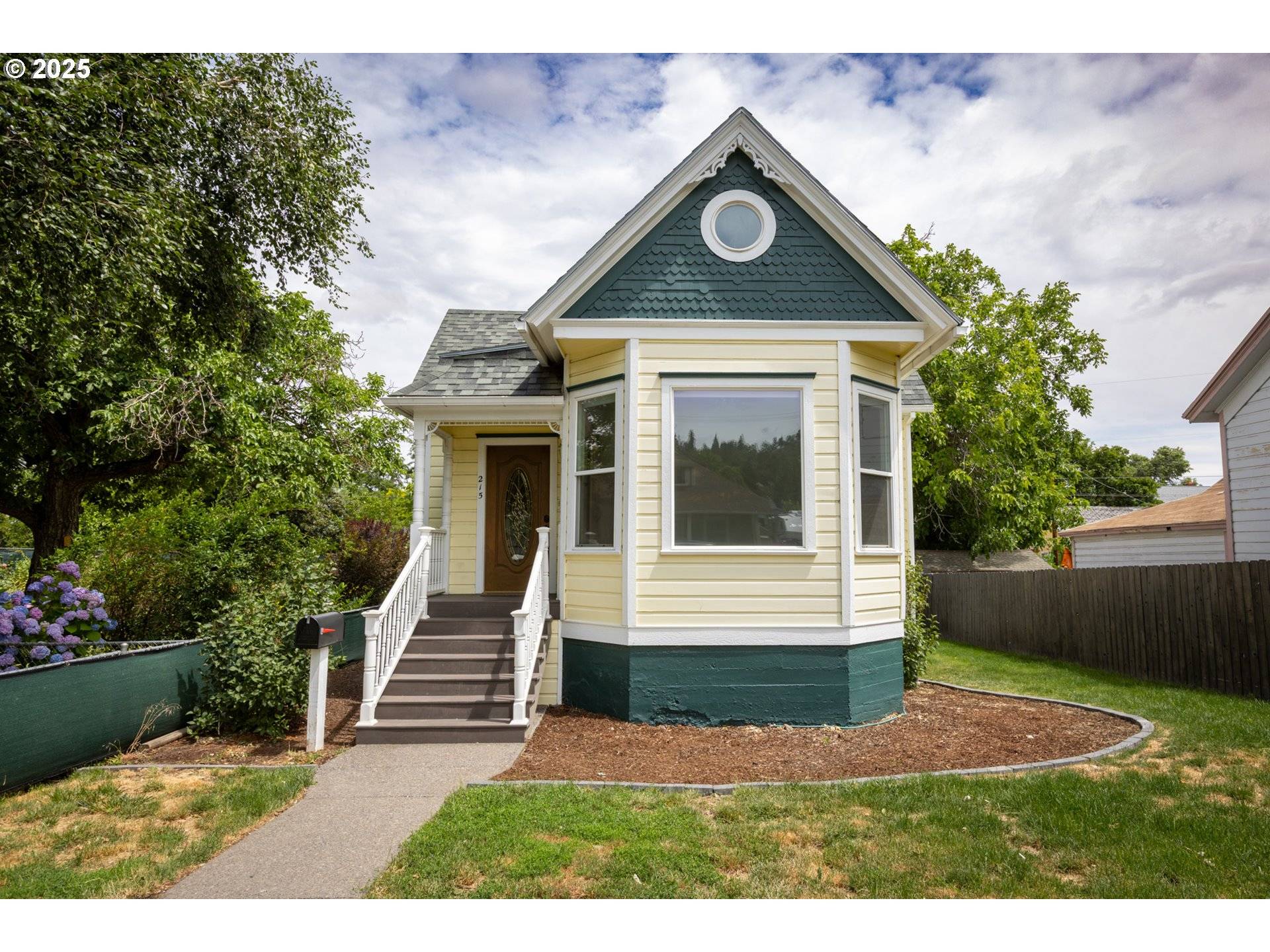 215 W 9TH ST, The Dalles, OR 97058