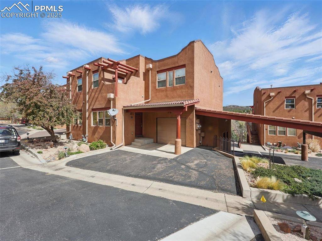 18 Taos PL, Manitou Springs, CO 80829