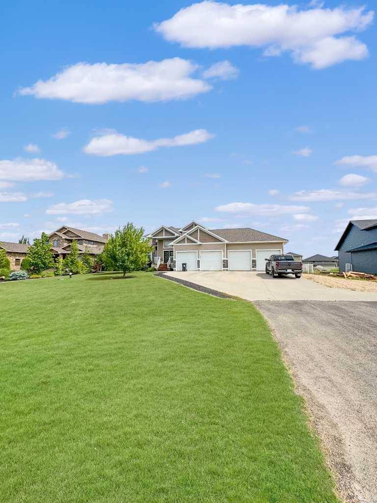 7904 Carriage Lane DR, Grande Prairie, AB T8X0G4