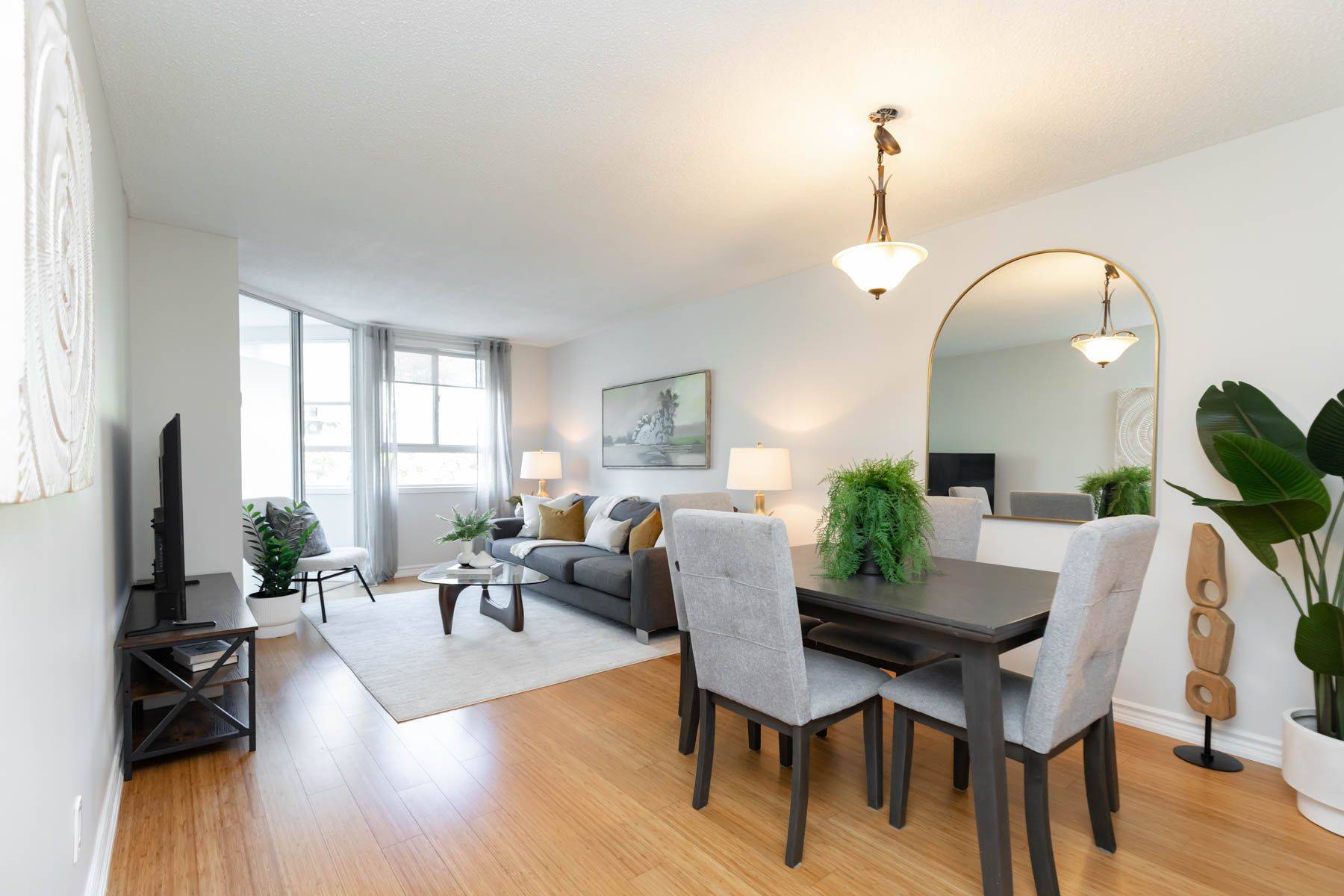 Toronto E03, ON M4B 3M8,4 Park Vista DR #604