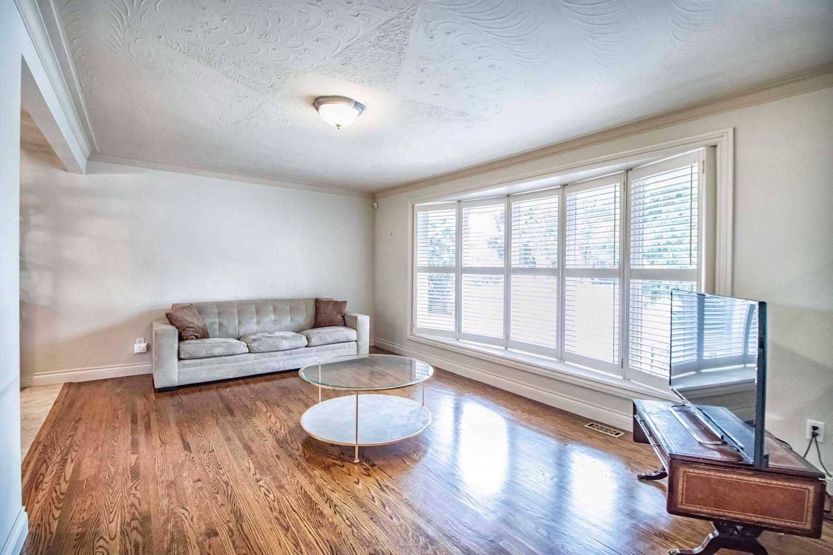 Richmond Hill, ON L4C 6S5,4 Orlon CRES