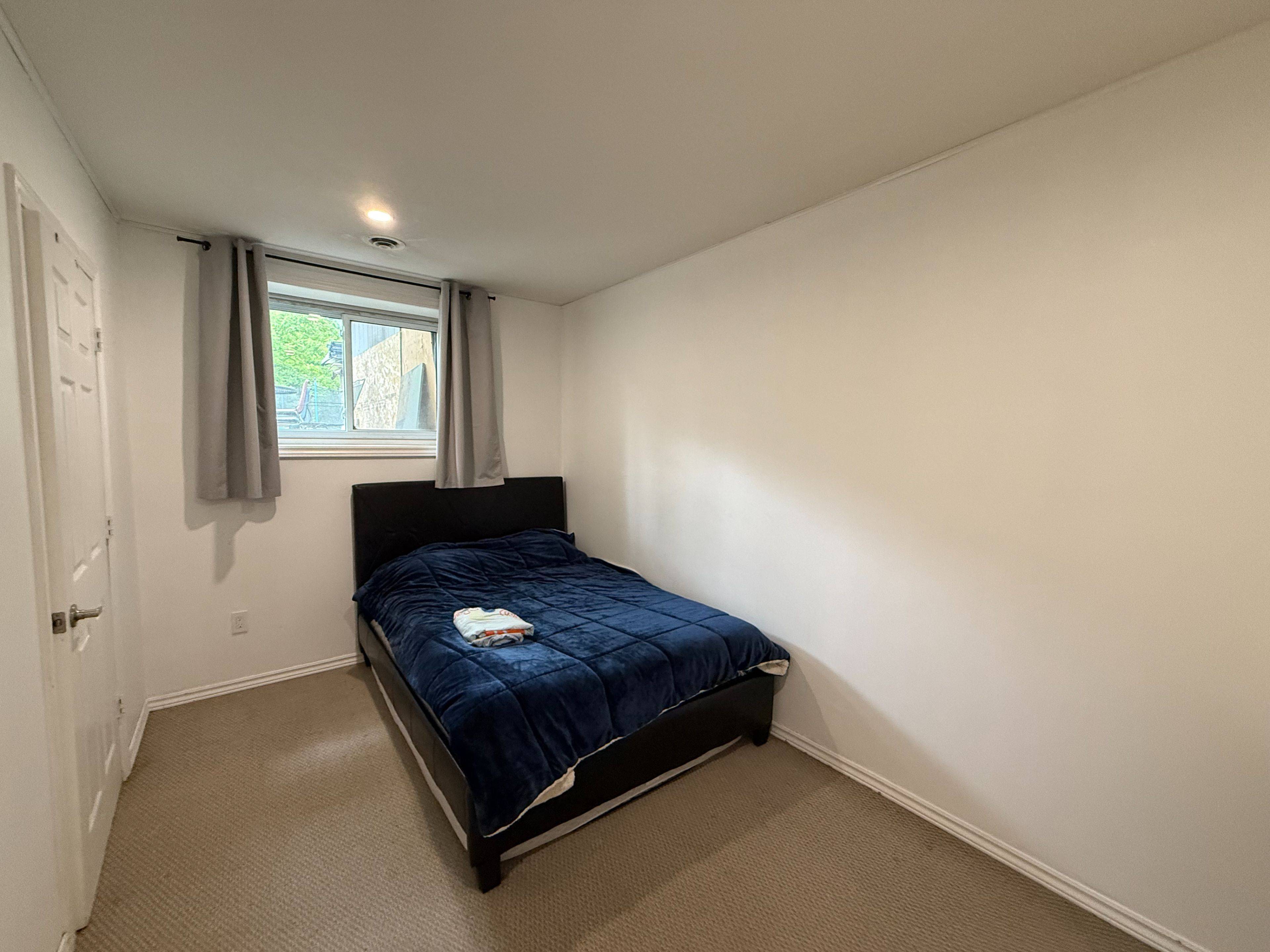 Aurora, ON L4G 3G2,18 Irwin AVE #basement