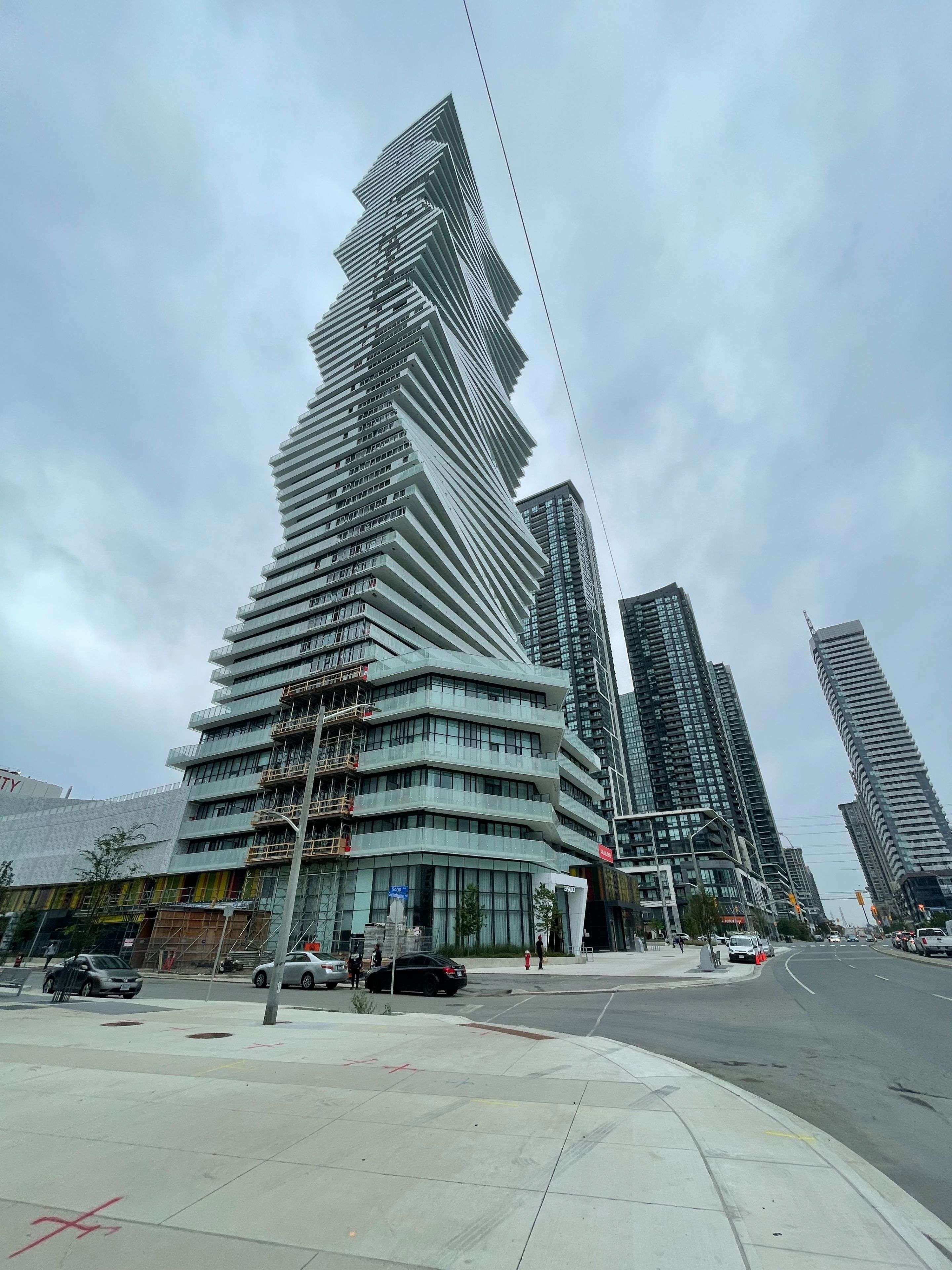 3900 Confederation Pkwy #5905, Mississauga, ON L5B 0M3