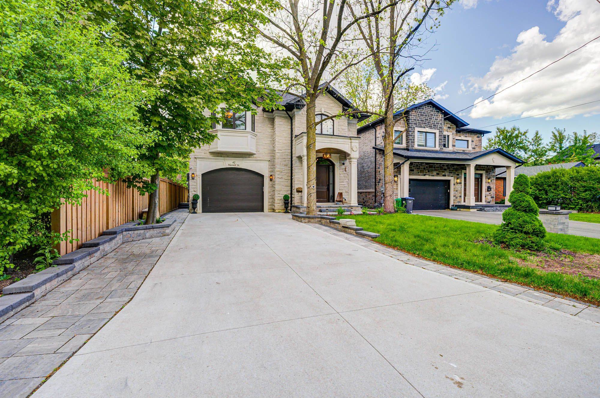Brampton, ON L6Y 1E2,42 Harold ST