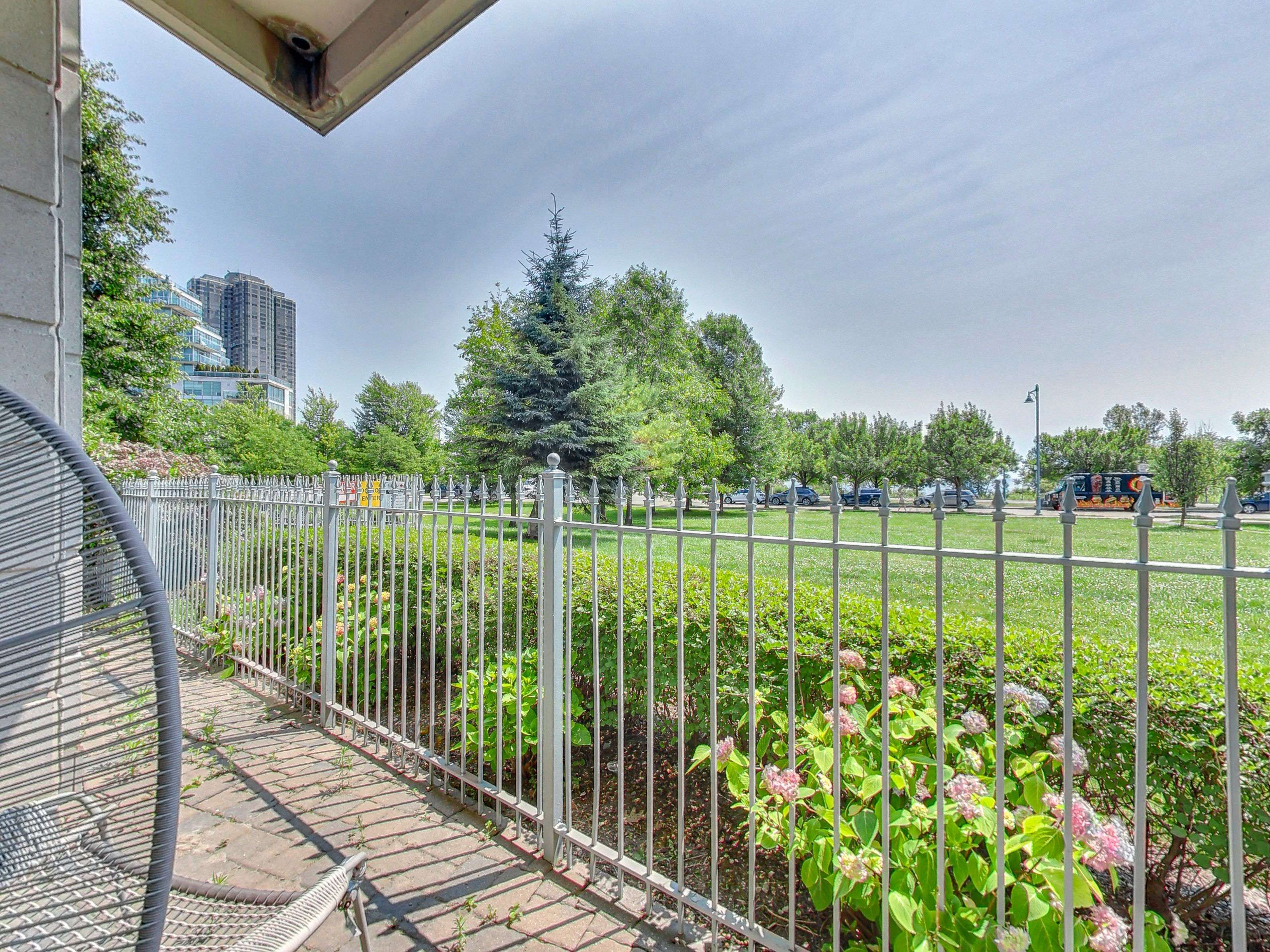 Toronto W06, ON M8V 4B2,2111 Lake Shore BLVD #116