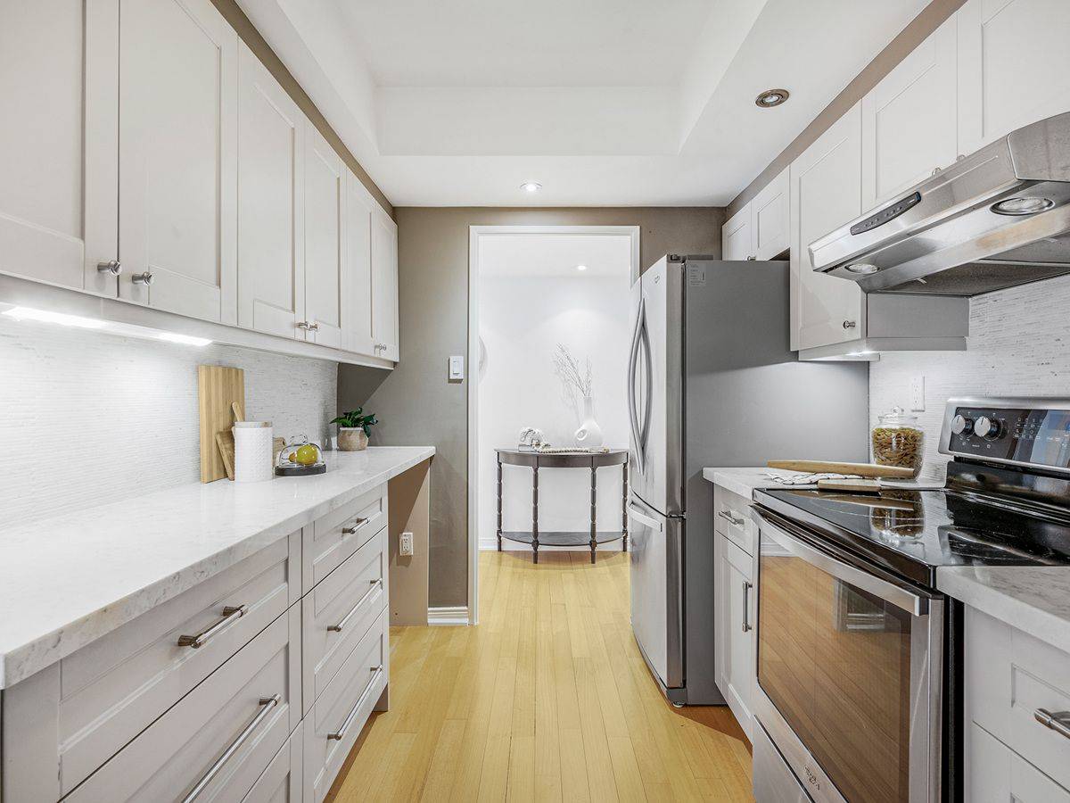 2045 Lake Shore BLVD W #1008, Toronto W06, ON M8V 2Z6
