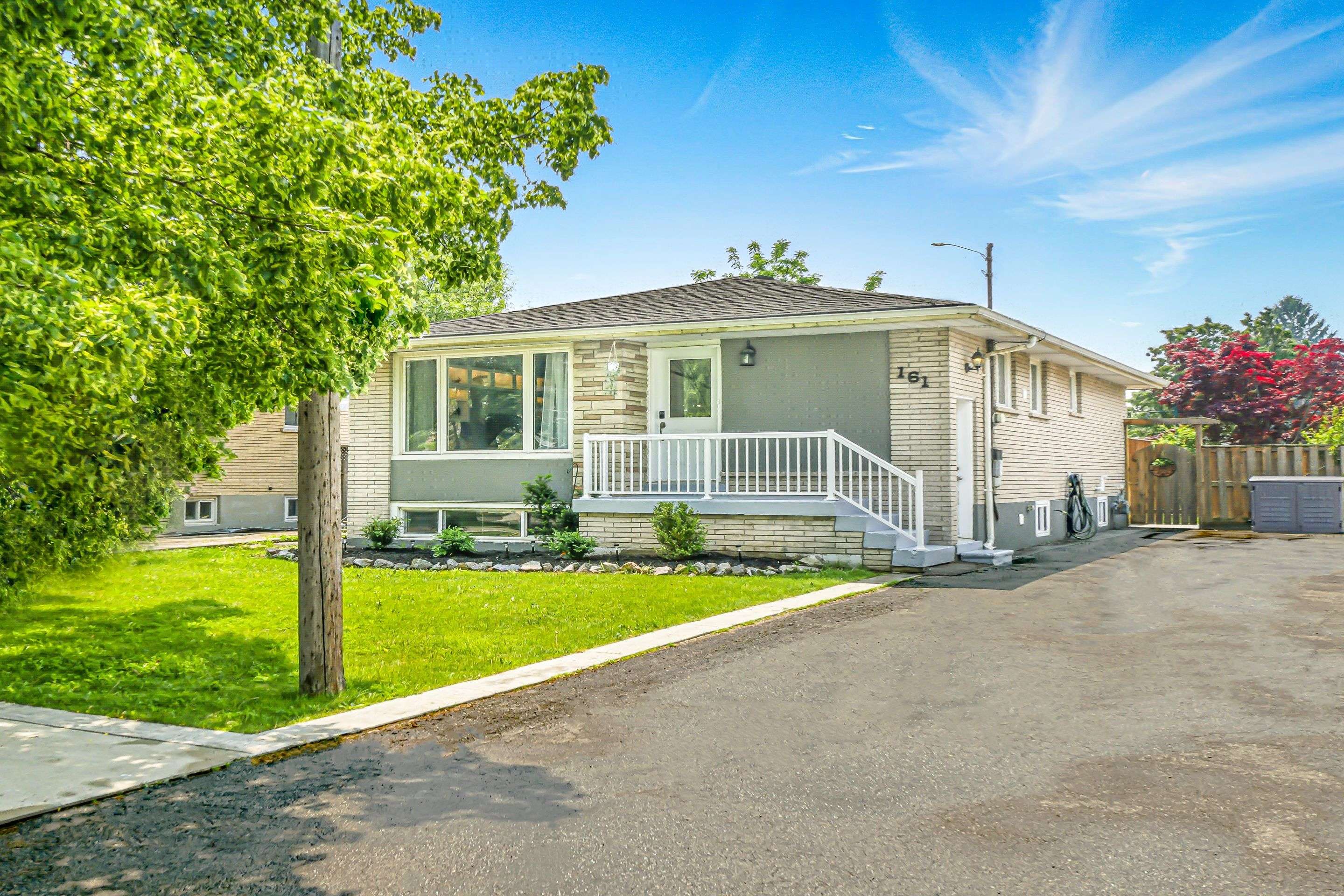 161 Mohawk RD W, Hamilton, ON L9C 1W2