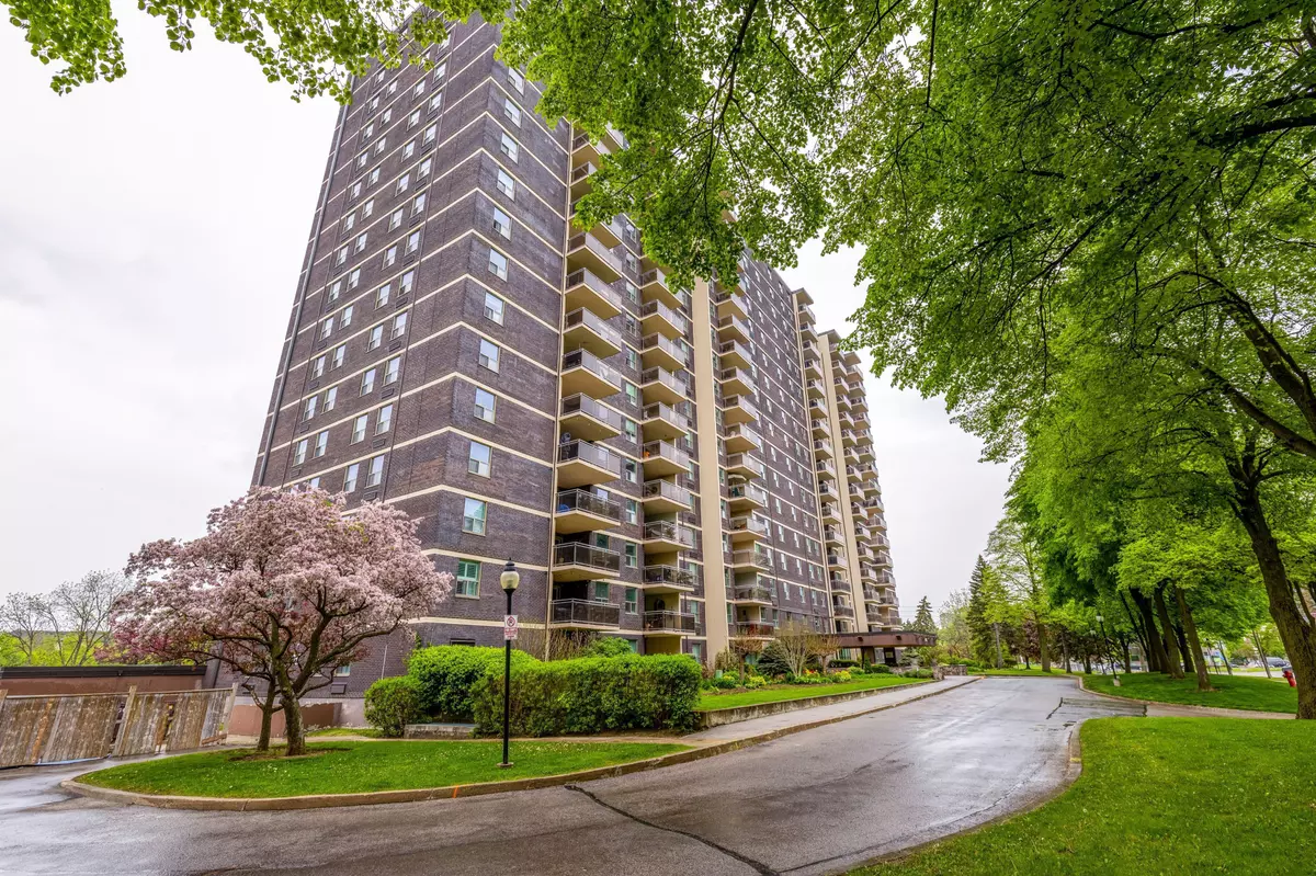 Mississauga, ON L5J 4B6,966 Inverhouse DR #1001