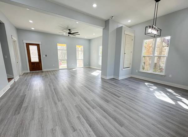 917 N Jackson St, Palestine, TX 75801