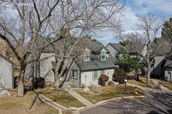 384 Cobblestone DR, Colorado Springs, CO 80906