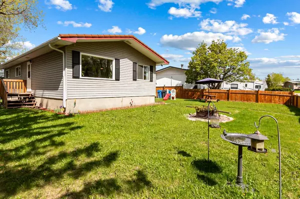 Bowden, AB T0M 0K0,2218 Westview CRES