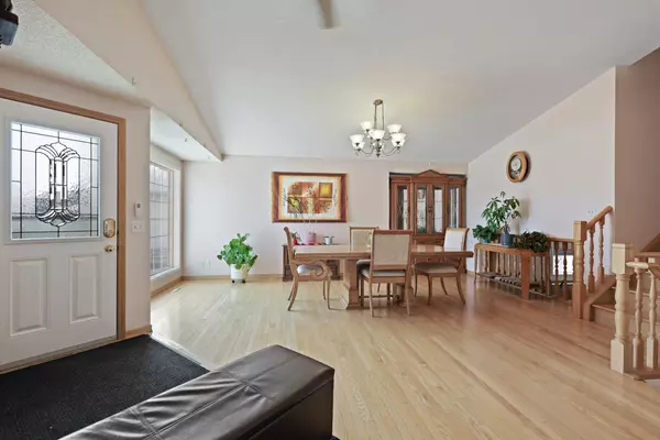 Calgary, AB T2A 7S1,248 Applewood DR Southeast