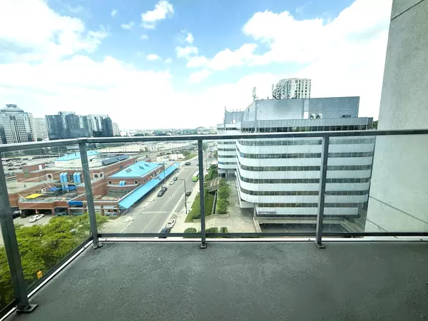 Toronto E09, ON M1P 0B2,70 Town Centre CT #1002