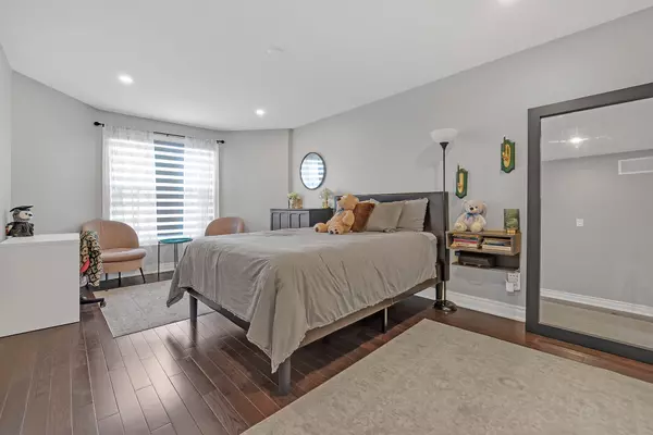 Pickering, ON L1X 2E5,2294 Chapman CT