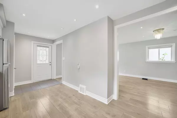 Toronto W07, ON M8Y 1M8,15 Delroy DR