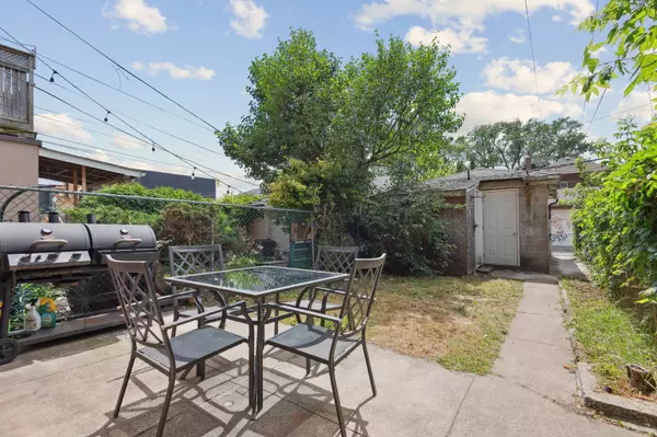 Toronto W02, ON M6G 3V6,998 Ossington AVE