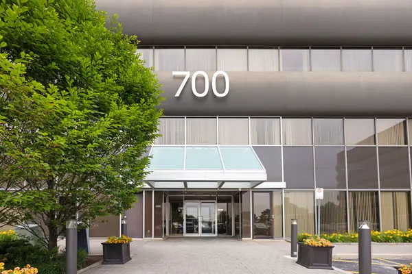 700 Dorval DR #704, Oakville, ON L6K 3V7