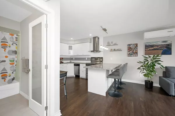 Hamilton, ON L8L 5E1,28 Victoria AVE #102