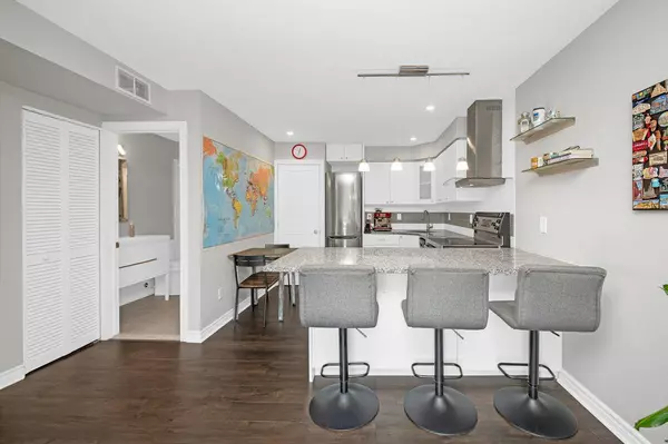 Hamilton, ON L8L 5E1,28 Victoria AVE #102