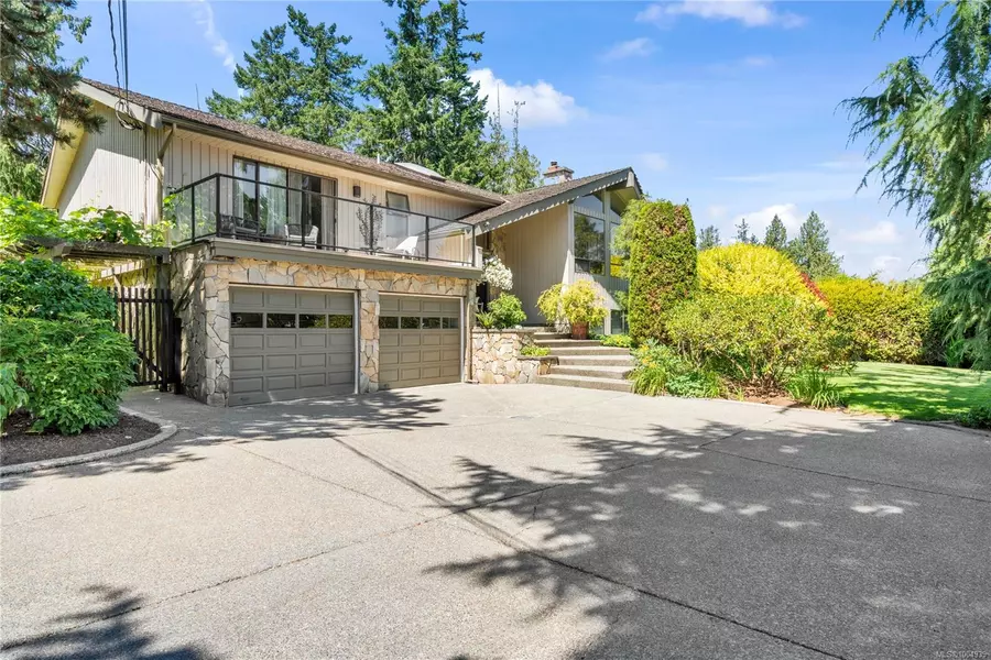 895 Dickinson Way, French Creek, BC V9P 1Z7